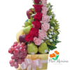 Arreglo Floral con Rosas y Frutas Frescas